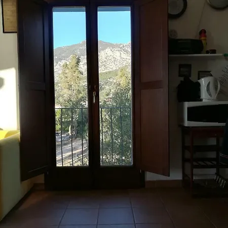 Sacha - Stunning Panoramic View Flat *